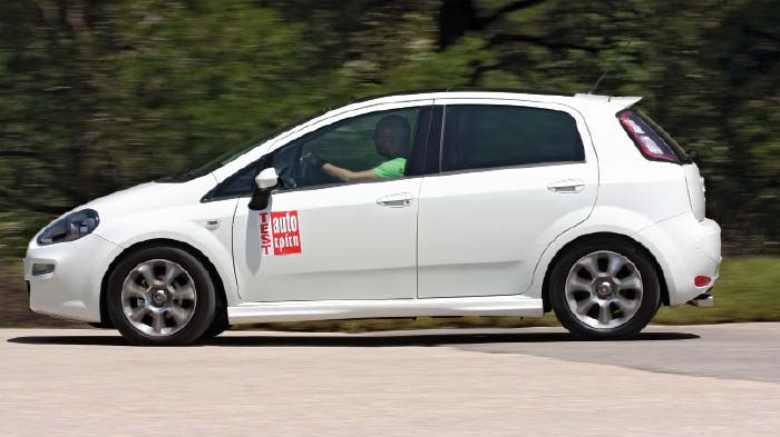 Απόλυτα προοδευτικό στις αντιδράσεις του είναι το Fiat Punto 2013, ακόμα και όταν ξεπεραστούν τα όρια της πρόσφυσης. 
Η ανάρτηση αποσβένει αποτελεσμα